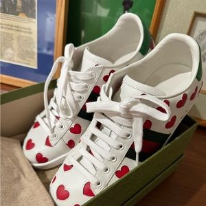 Gucci Sneakers, with hearts! Authentic